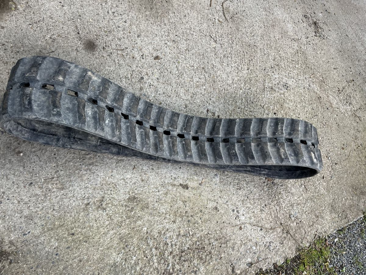 Accessori per altri veicoli: Baggerraupe Bridgestone 230x42x72FP – Usato da Oetwil am See venduto da Batschel 4