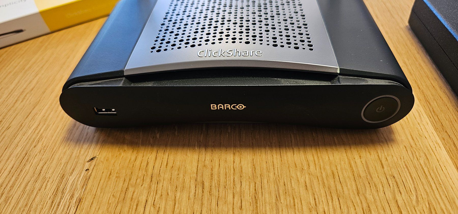 Barco Unità & Adattatore: Barco Clickshare CSE-200 inkl. 2 Buttons USB-A – Usato da Küttigen venduto da FuturePlanet 1