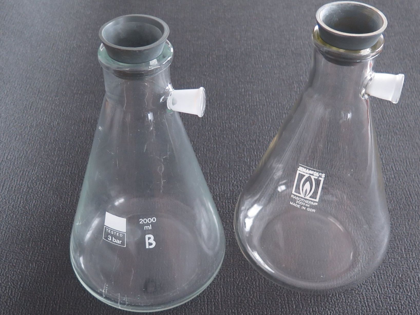 Sonstiges Geschirr & Gläser: 2x 2000ml Vakuum-Saugflaschen Labor – Gebraucht aus Basel von Deko1