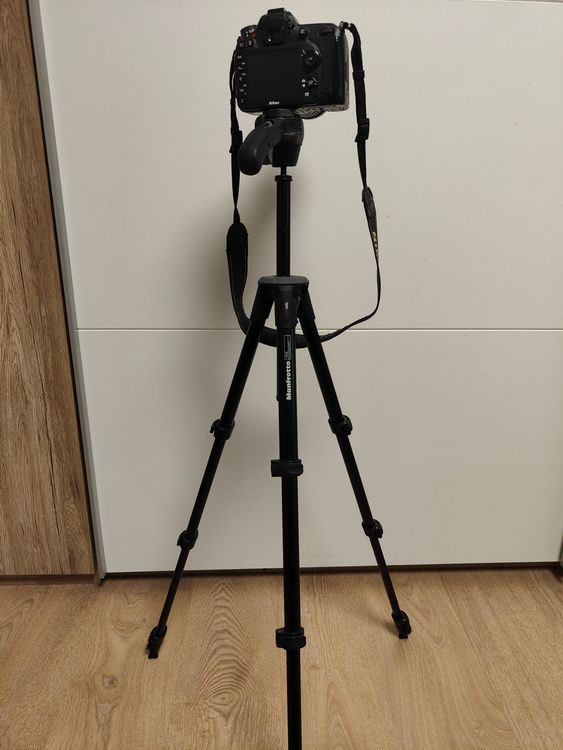 Nikon D7100 + Stativ + AF-S Nikkor 18-200mm | Kaufen auf Ricardo