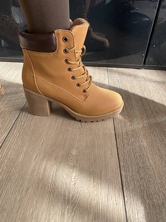 Chaussures femmes: Bottines – D'occasion à Gland par Serena4 2