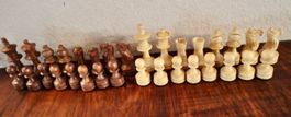 Schachfiguren Holz verschiedene Stücke guter Zustand