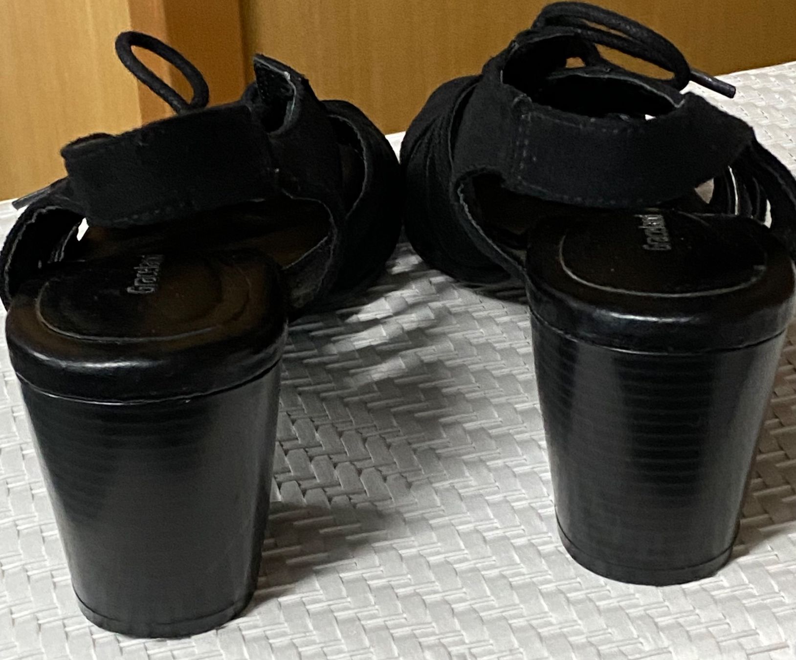 Scarpe da donna: Sandalette, Gr. 38, schwarz mit Absatz, neu – Nuovo (secondo la descrizione) da Bözberg venduto da RosmarieOb 2
