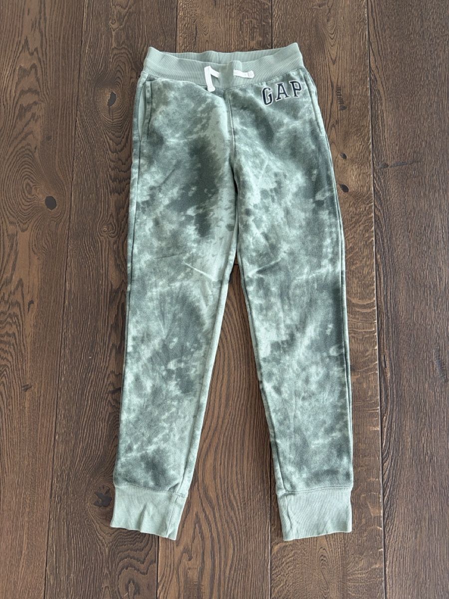 Gap Pantalons: GAP Jogginghose Jungen Gr.XXL – D'occasion à Büren SO par Nuri09
