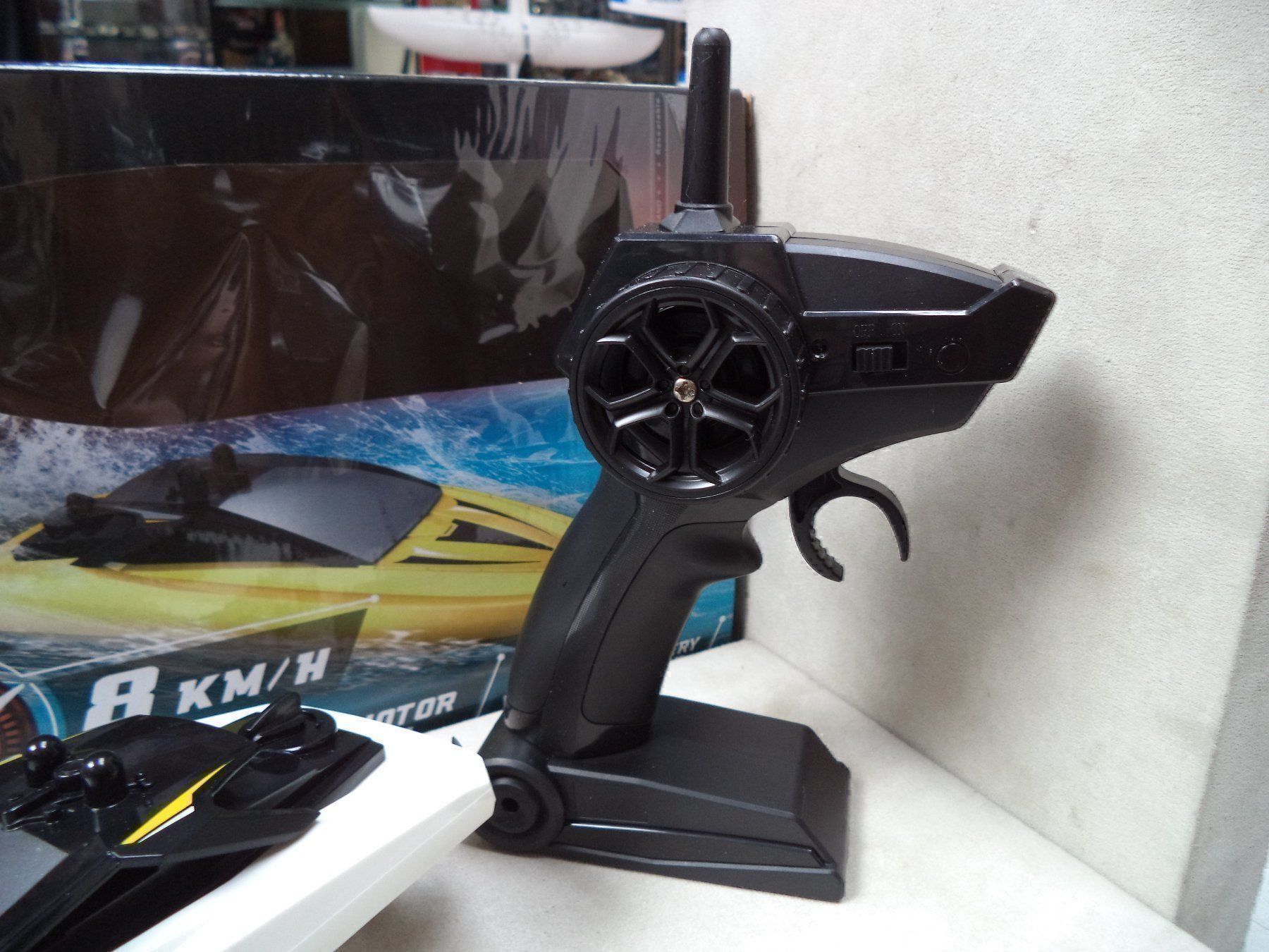 Modellismo RC: Kleines Renn Boat 8Km schnell – Nuovo e nell'imballaggio originale da Rieden AG venduto da Wirth03 1