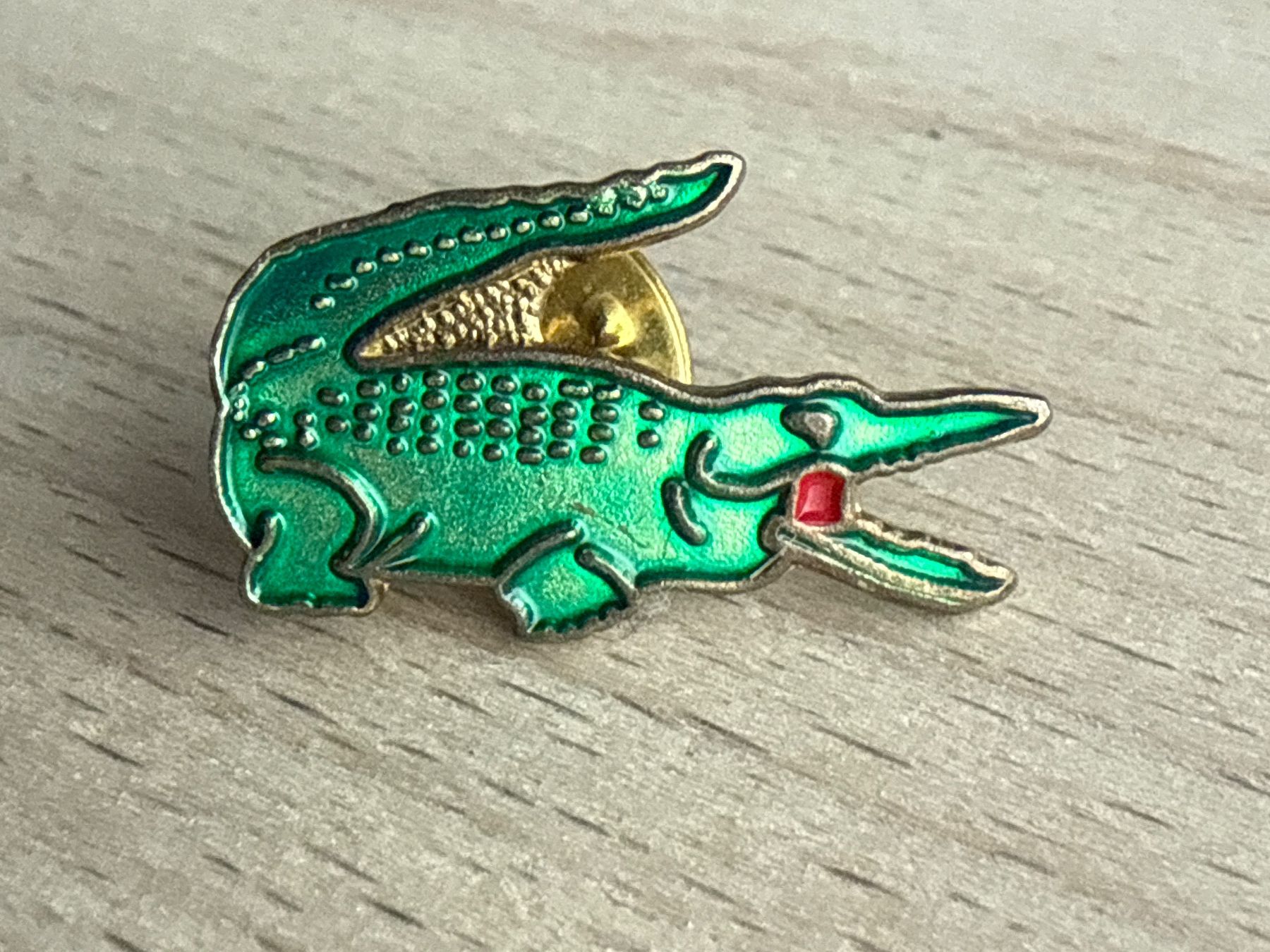 Placchette & Badge: Pin Krokodil – Usato da Glattbrugg venduto da Schweigmatt