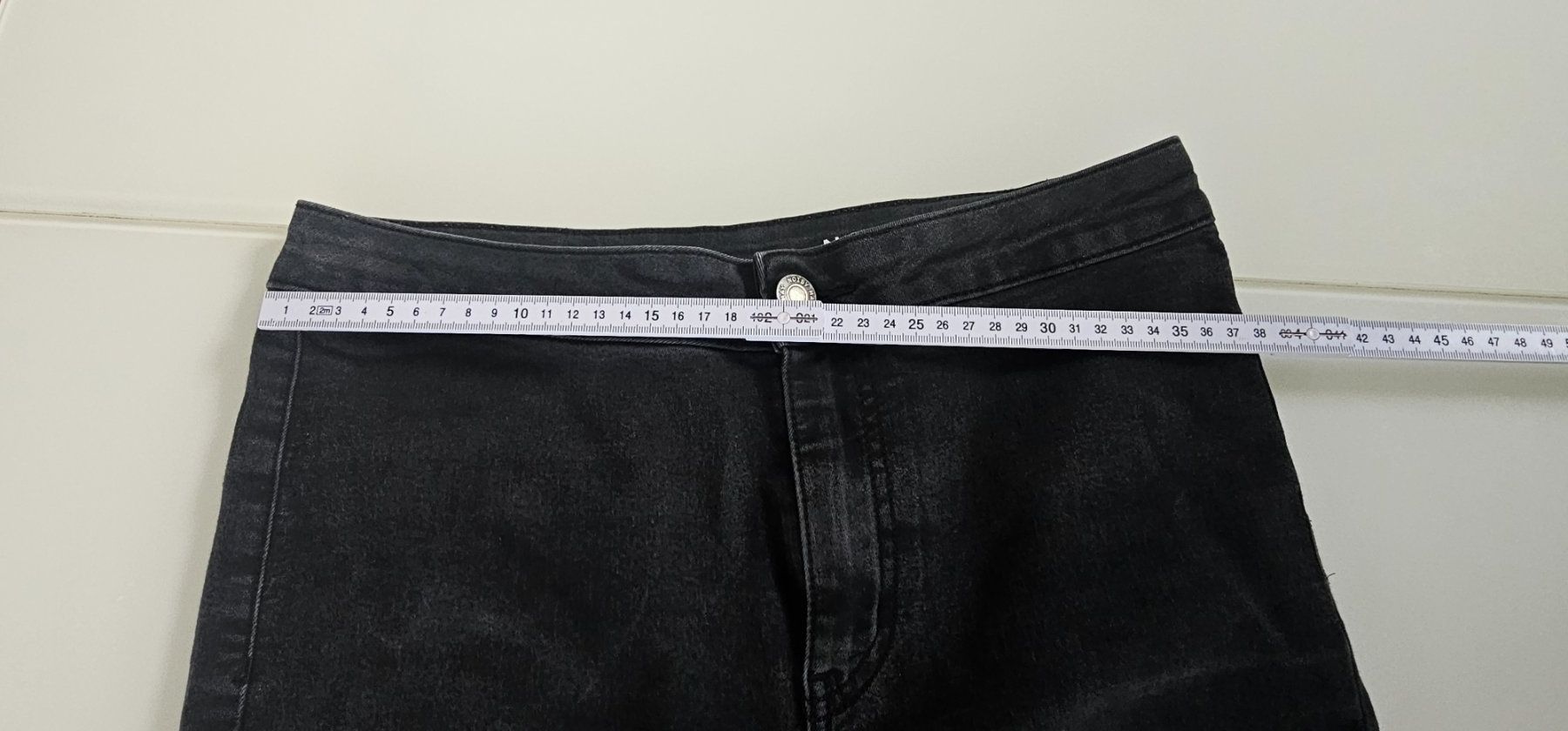 Jeans: Schwarze Jeans, Grösse M, Damenjeans – Usato da Azmoos venduto da Jadejo 1