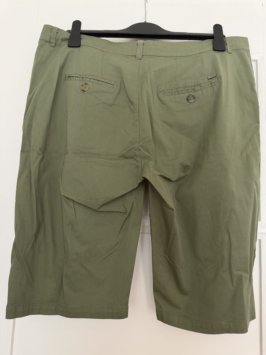 Pantaloni: Shorts Olivgrün, Grösse 42 – Usato da Zürich venduto da elg_rqw7 1