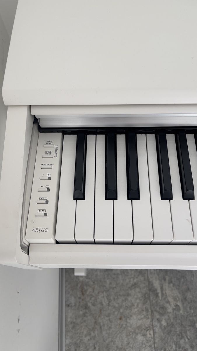 Yamaha Musikinstrumente: Pianoforte  Yamaha Bianco opaco  – Gebraucht aus S. Vittore von virissama 3