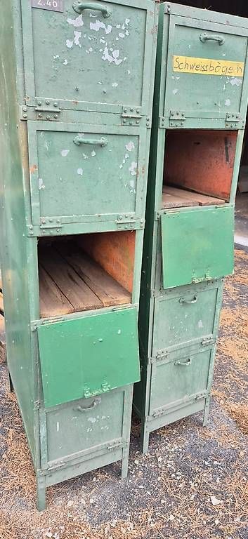 Scaffali: Zwei Stahlschränke mit Klapptüren – Usato da Schaan venduto da hub_9kl8 2