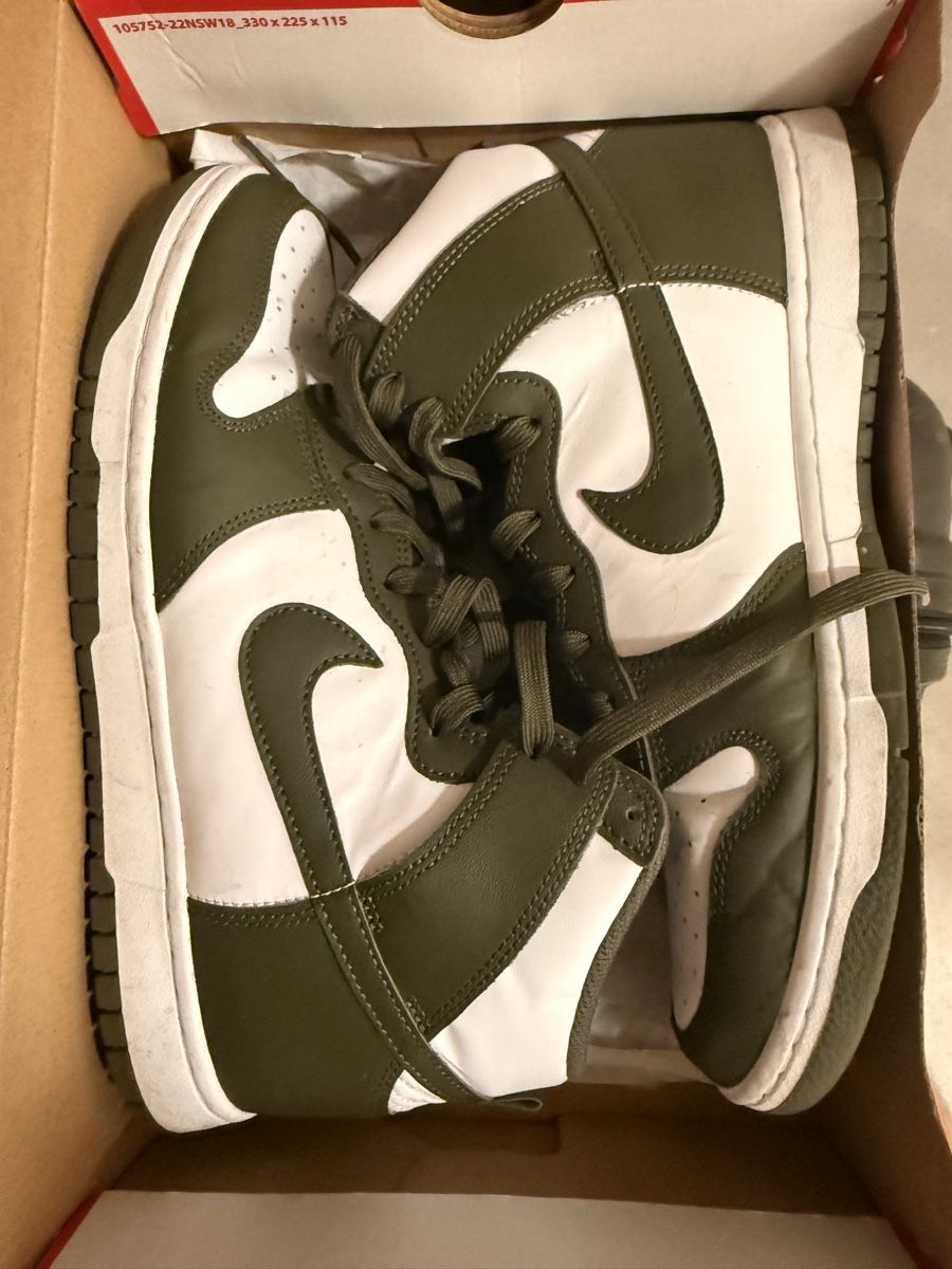 Nike Herrenschuhe: Baskets Nike Dunk High vert et blanc état correct – Gebraucht aus Bossonnens von per_5mgn 3