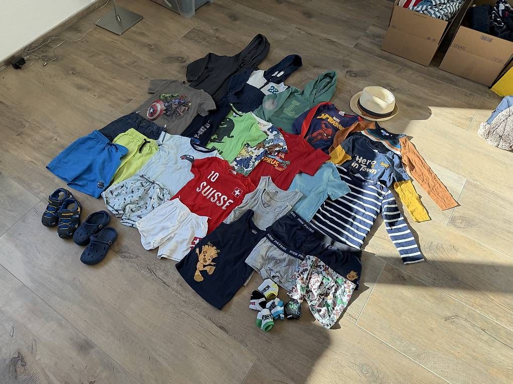 Kleiderpakete & -sets: 35-teiliges Kleiderset Jungs Grösse 110 – Gebraucht aus Othmarsingen von Oepfel 1
