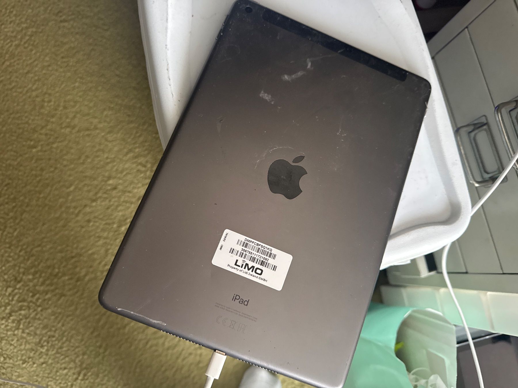 Apple Tablet PC: Ipad 8 - A2429 - icloude – Difettoso da Olten venduto da HoYa01