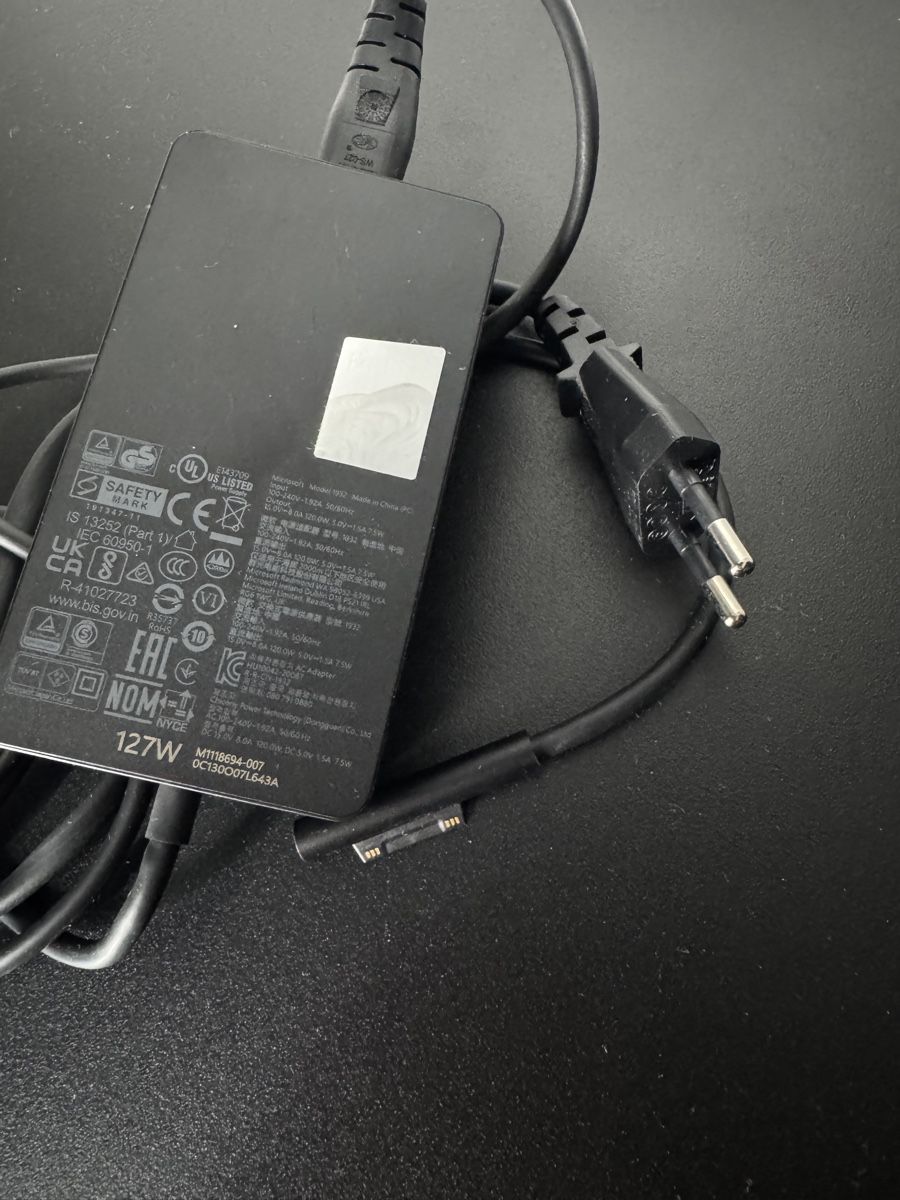 Microsoft Chargeur: Chargeur Microsoft 127W pour Microsoft Surface – Neuf (Voir description) à Vevey par diogodasilva_