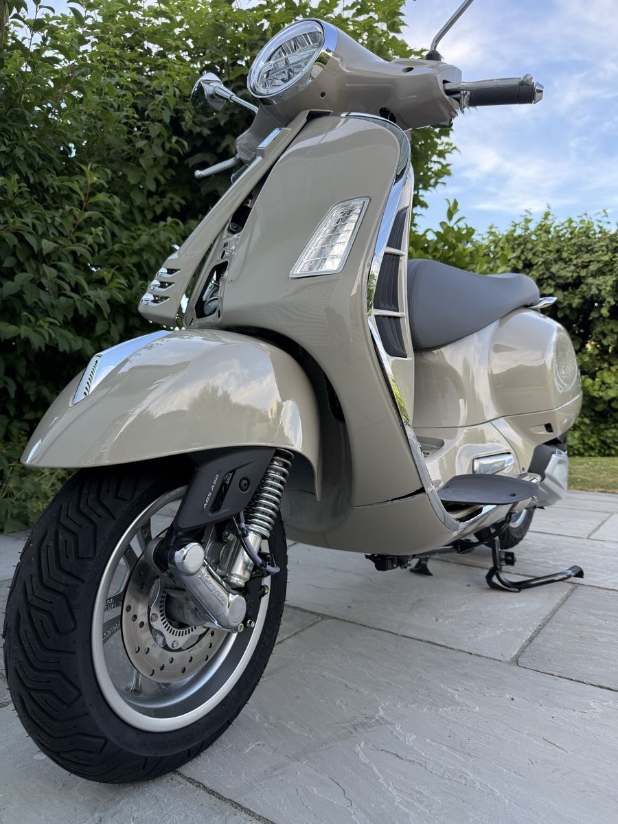 Vespa Scooter: Unfall Piaggio Vespa GTS 310 E5+ , beige, 119km – Difettoso da Appenzell venduto da M-Power07 7
