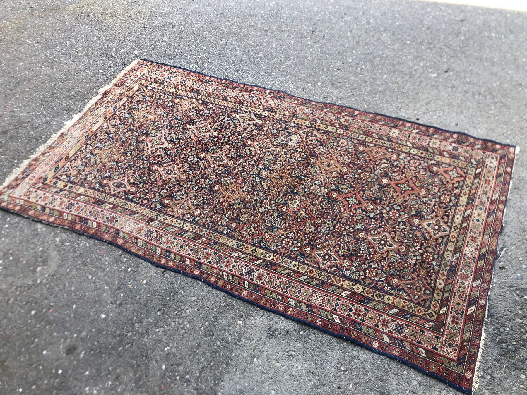 Tapis: Alte Teppich handgeknüpft – D'occasion à Prez-vers-Siviriez par Monija70