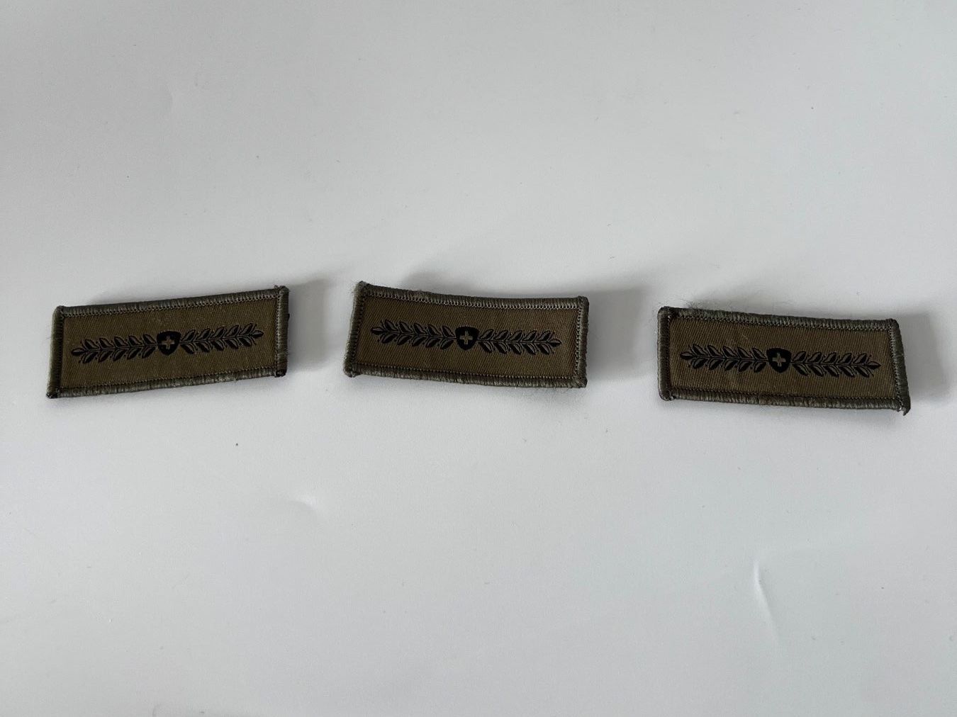 Schweizer Armee Placchette & Badge: Schweizer Armee Milizabzeichen 3x – Nuovo (secondo la descrizione) da Frauenfeld venduto da isa_9cy7