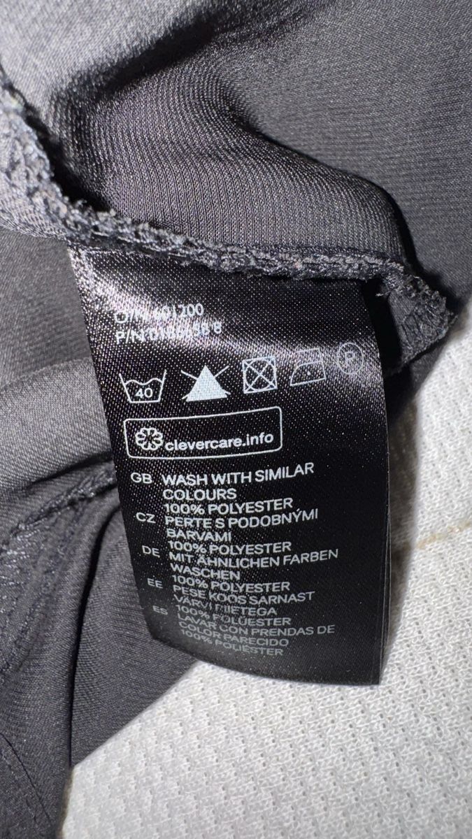 H&M Blusen: Schwarze Bluse H&M, 44 – Gebraucht aus Gümligen von morticiaaddams 3
