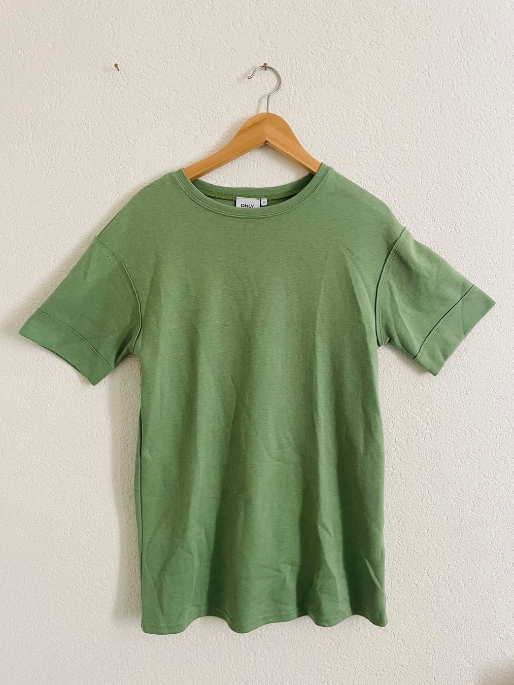 Only Vestiti: Robe t-shirt Only – Usato da Neuchâtel venduto da Enoemis_