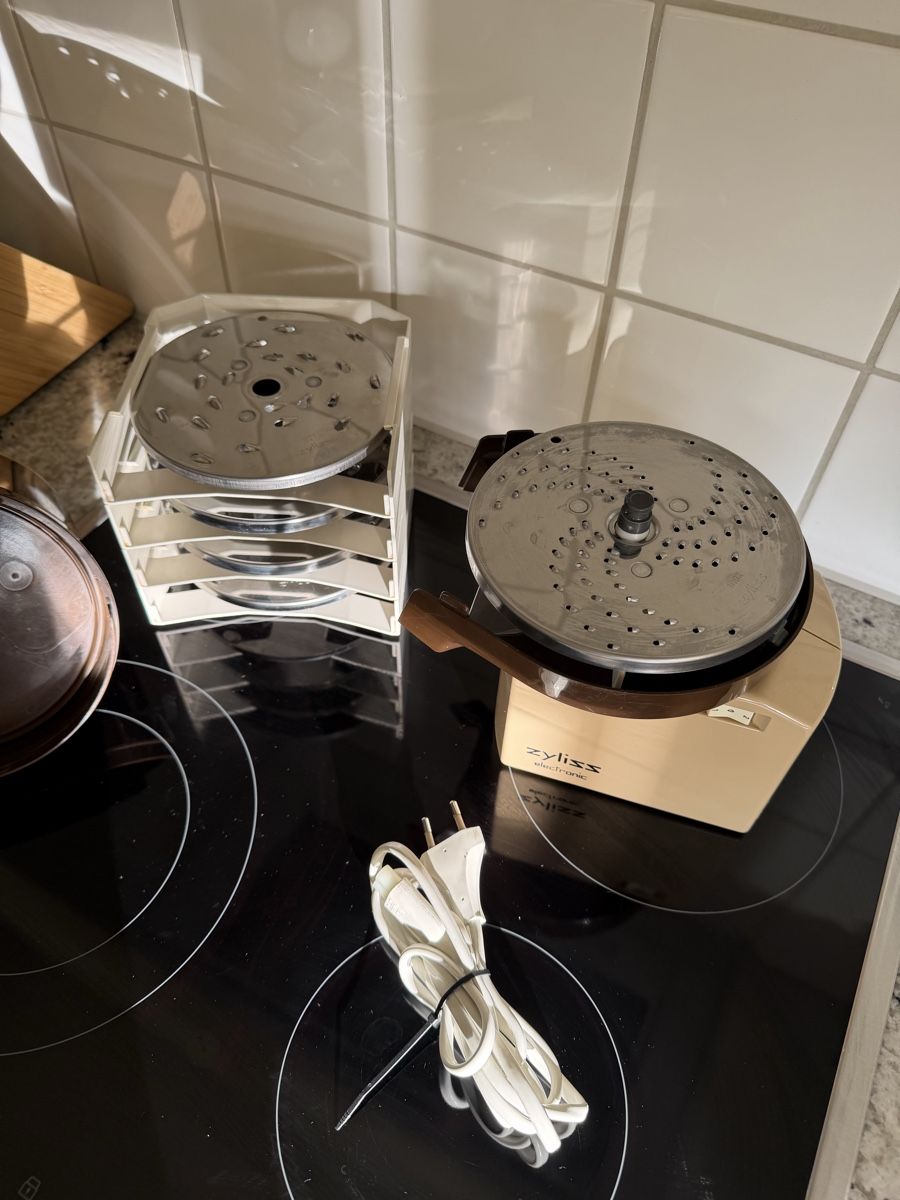 Zyliss Elettrodomestici da cucina: Zyliss Elektro-Raffel mit Einsätzen, top – Usato da Zürich venduto da sne.swiss 5