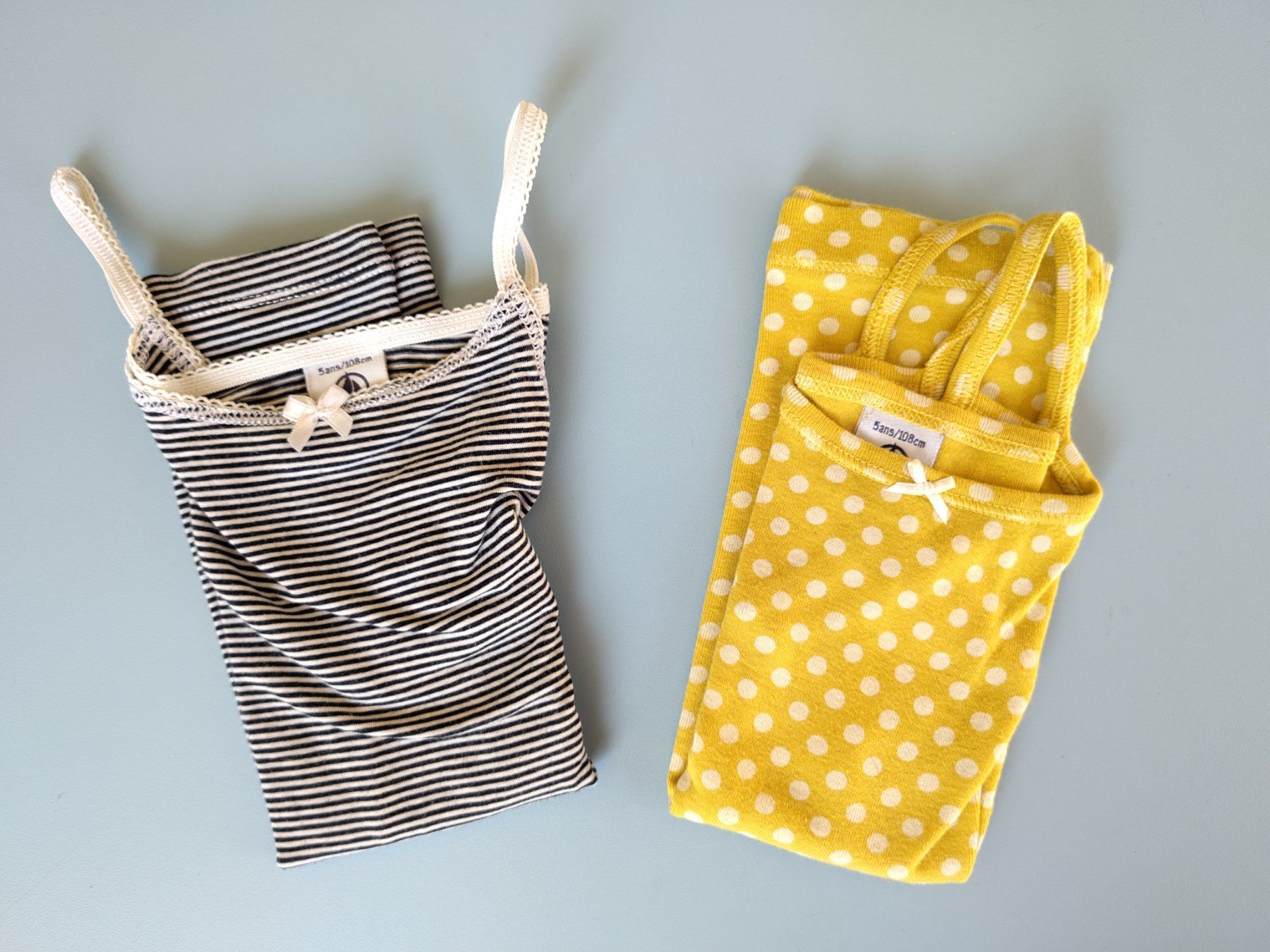 Petit Bateau Camicette, T-shirt & Top: Jolis Débardeurs Petit Bâteau – Nuovo (secondo la descrizione) da Biel/Bienne venduto da Creager