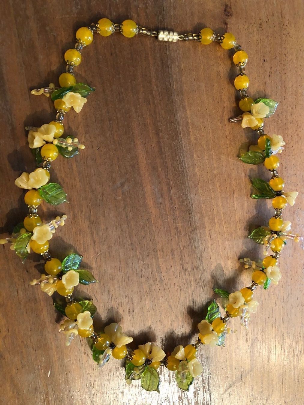 Catenine: GABLONZER GLASBLÜTEN Collier.Gelb farben – Nuovo (secondo la descrizione) da Wald ZH venduto da mlnt 1