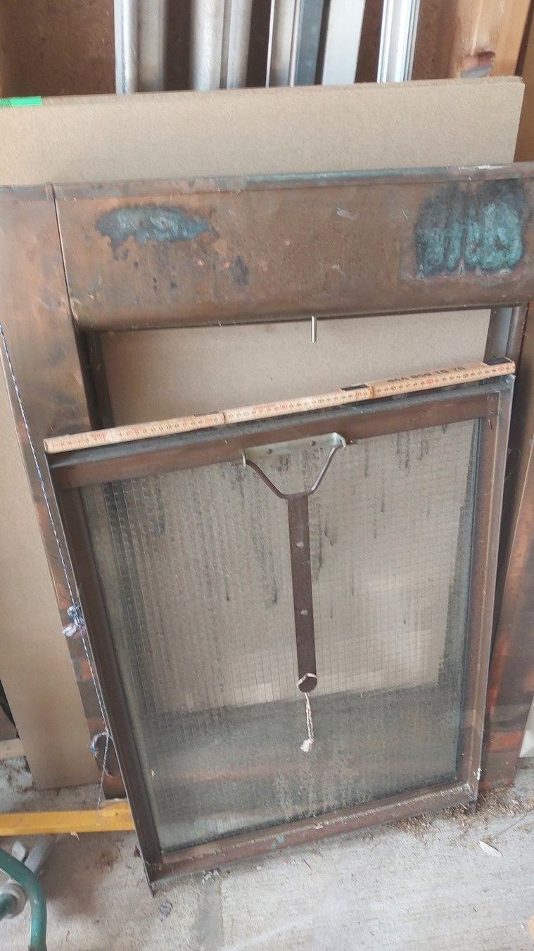Fenêtres: Dachfenster Kupfer Verkleidung mit Einsatz gebraucht – D'occasion à Thun par Gampiri