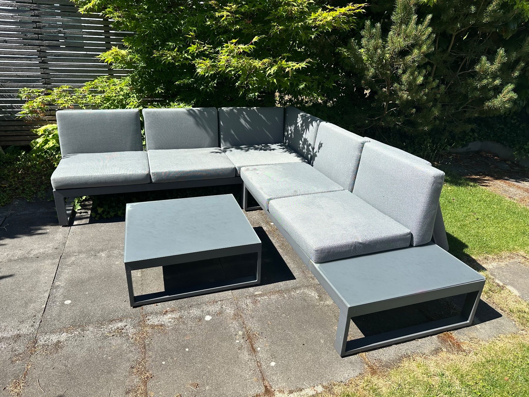 Divani: Gartencouch Set grau mit Hocker / Tisch – Usato da Hedingen venduto da Kingkikapu1 1