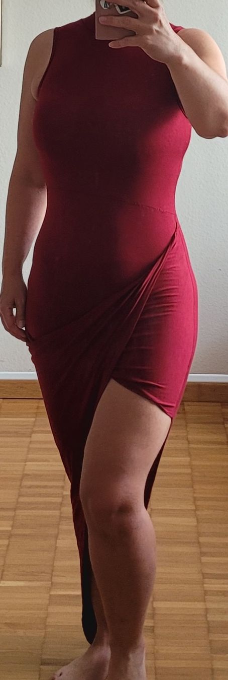 Kleider: Elegantes, weinrotes Maxikleid, Grösse S – Gebraucht aus Emmenbrücke von gatasalvache 2
