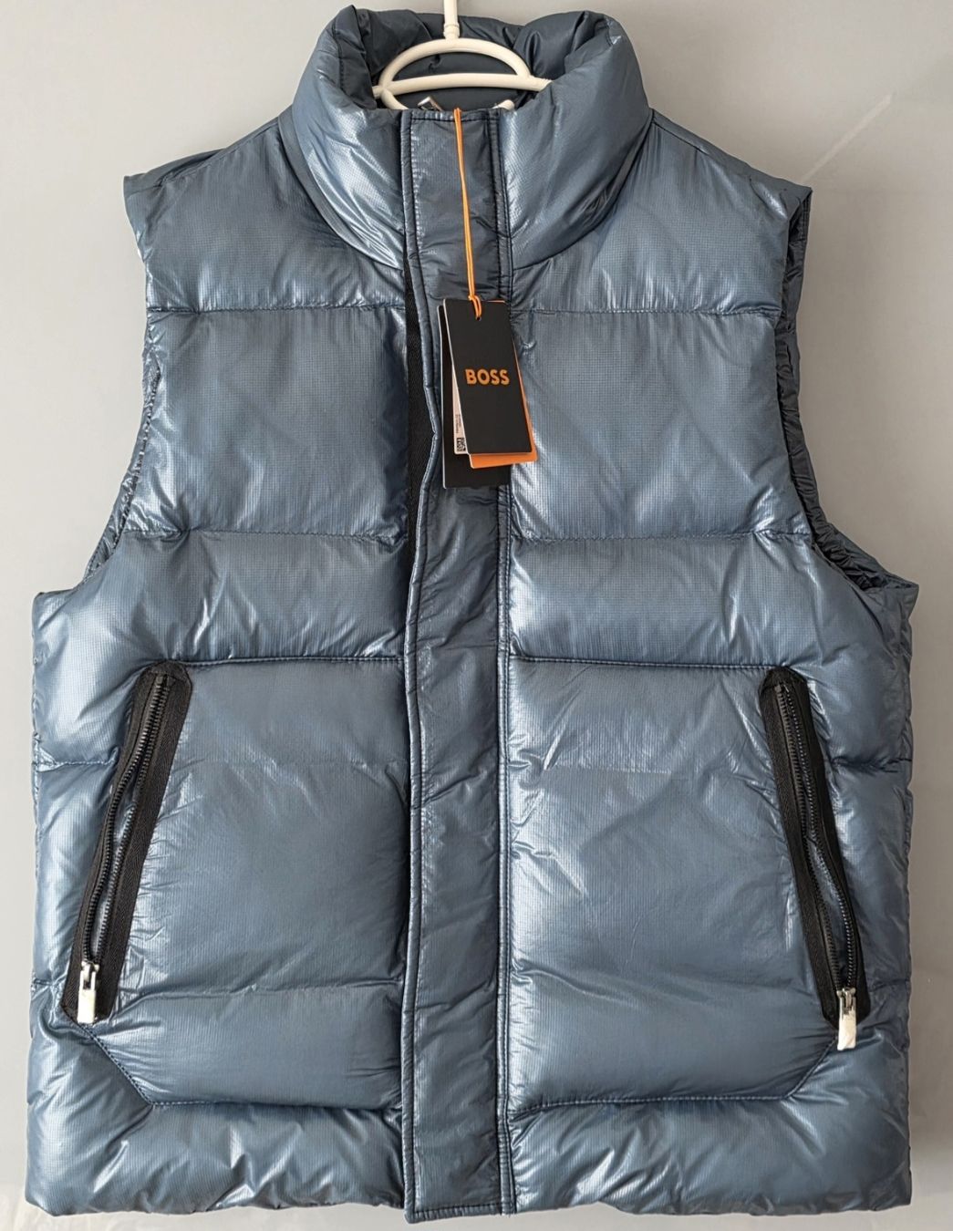 Hugo Boss Gilet & Giacche: Neue BOSS Weste Gr. M – Nuovo e nell'imballaggio originale da Amriswil venduto da newschweiz