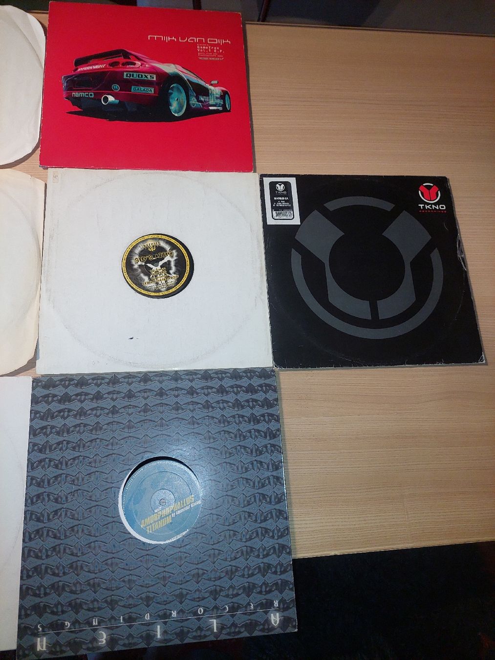 Dischi in vinile: Lot 10X vinyles Techno 1999-2006 – Usato da Courtepin venduto da Organikal 2