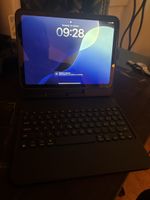 Apple iPad 10. Generation 64 GB Silber + Tastaturhülle