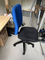 Ergonomischer Bürostuhl  verstellbare Höhe und Rückenlehne