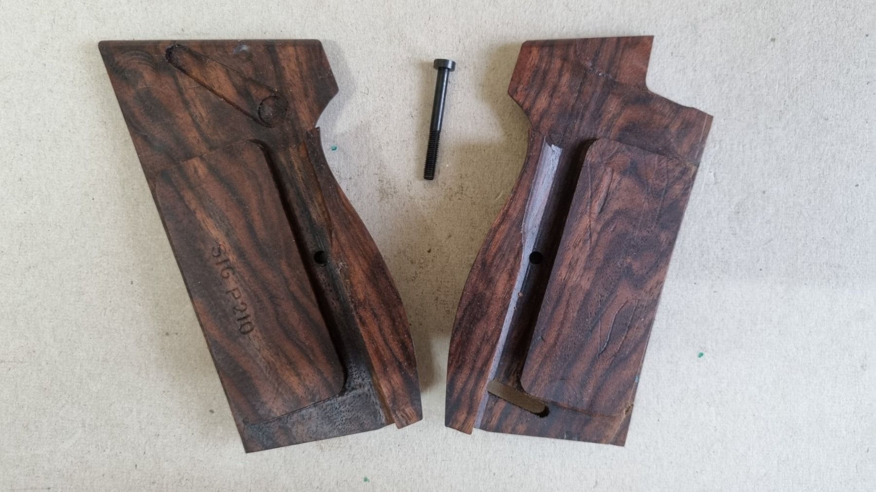 Schützensport: SIG 210 / P49 Griffschalen mit Schweizerkreuz – Gebraucht aus Koblenz von  1