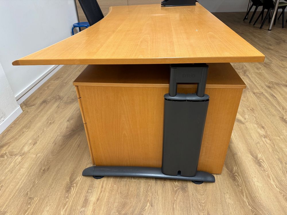 Scrivanie: Schreibtisch Stilodesigne Holz mit Korpus – Usato da Rudolfstetten venduto da Schgru 1