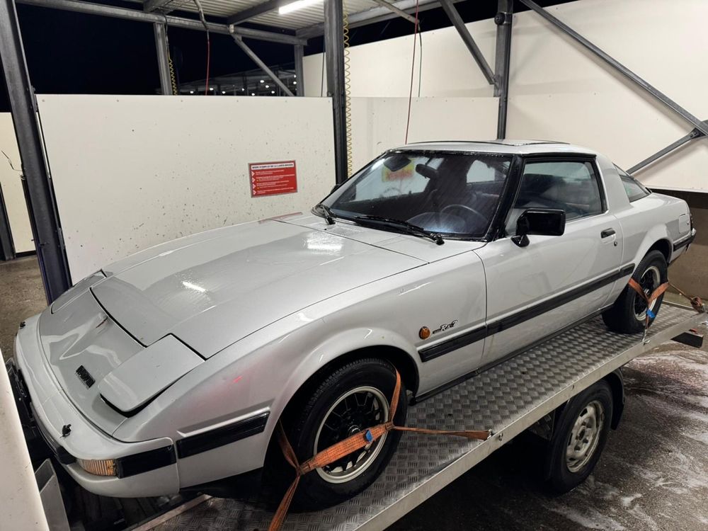 Mazda RX7 1985 a été restaurée et plus utilisée 10 ans (Defekt) in ...