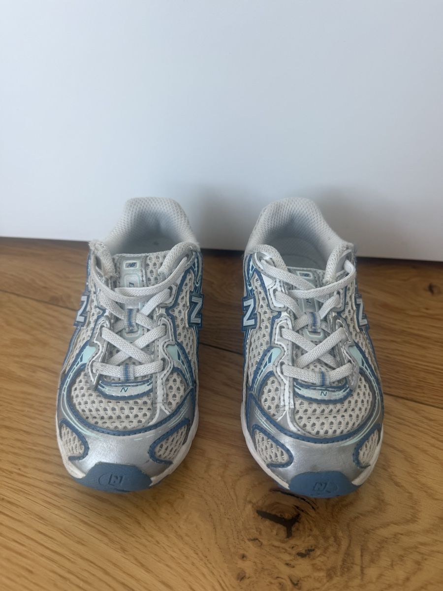 Scarpe per ragazzi: New Balance gr. 25 – Usato da Wittenbach venduto da Maria_sma 1