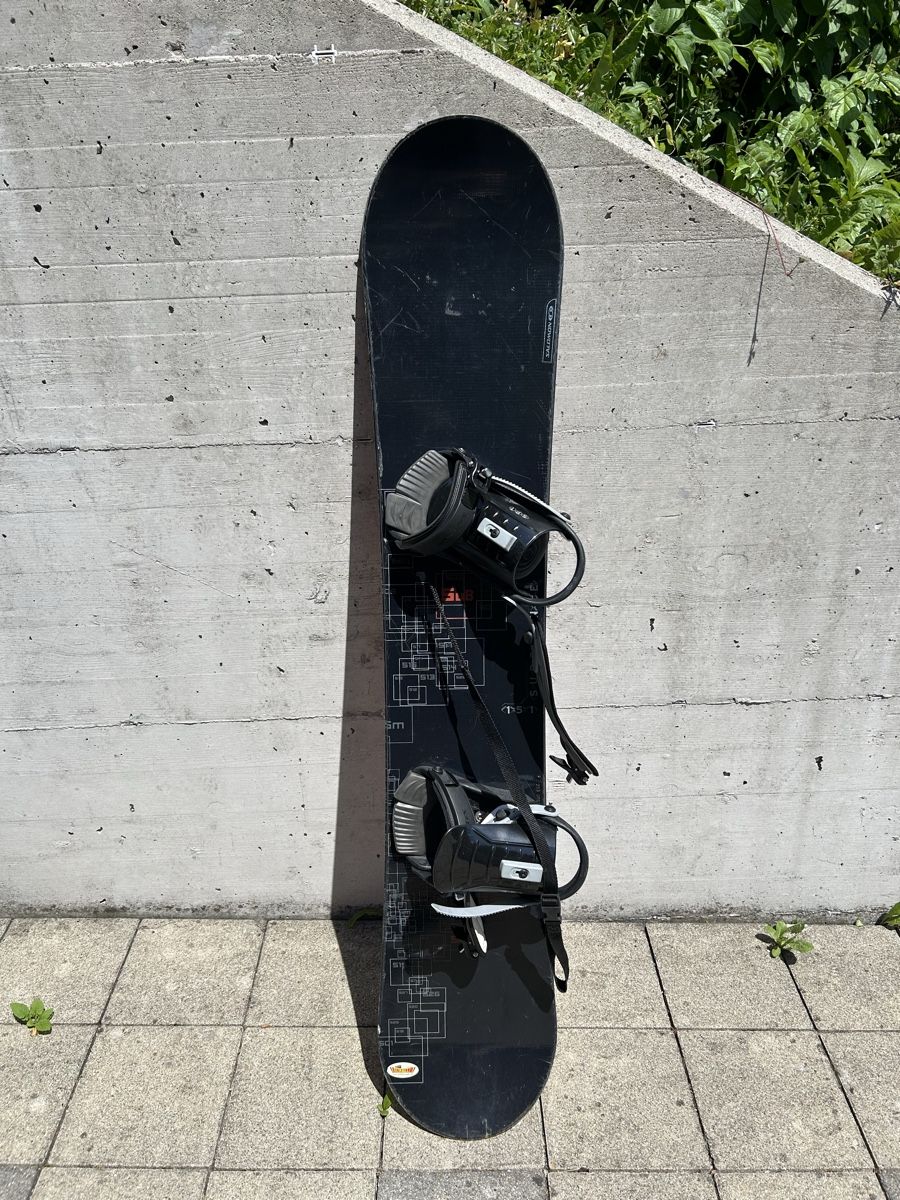 Salomon Board: Snowboard Salomon mit Bindung und Tasche – Usato da St. Gallen venduto da Falcone