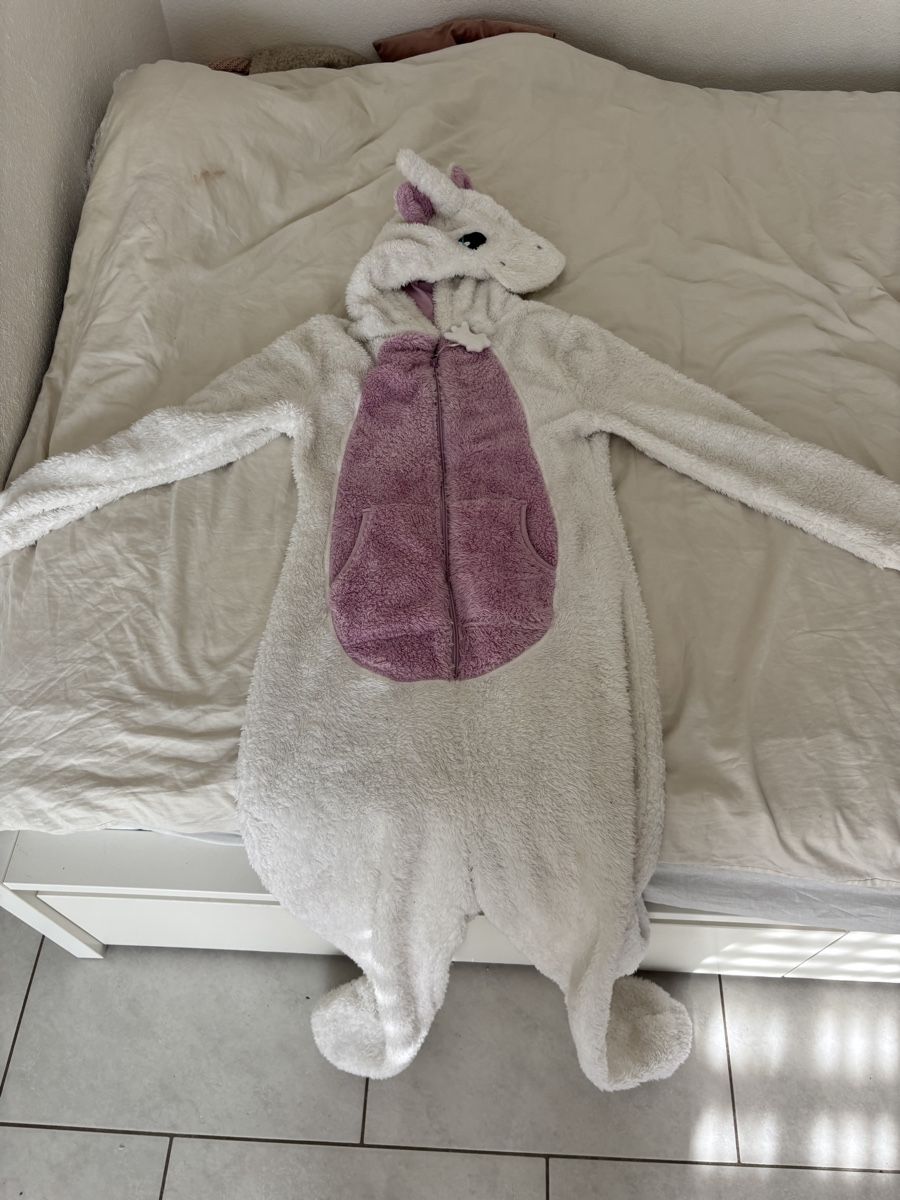Costumi: Einteiler Unicorn Onesie gut erhalten – Usato da Wettswil venduto da danielaa. 1