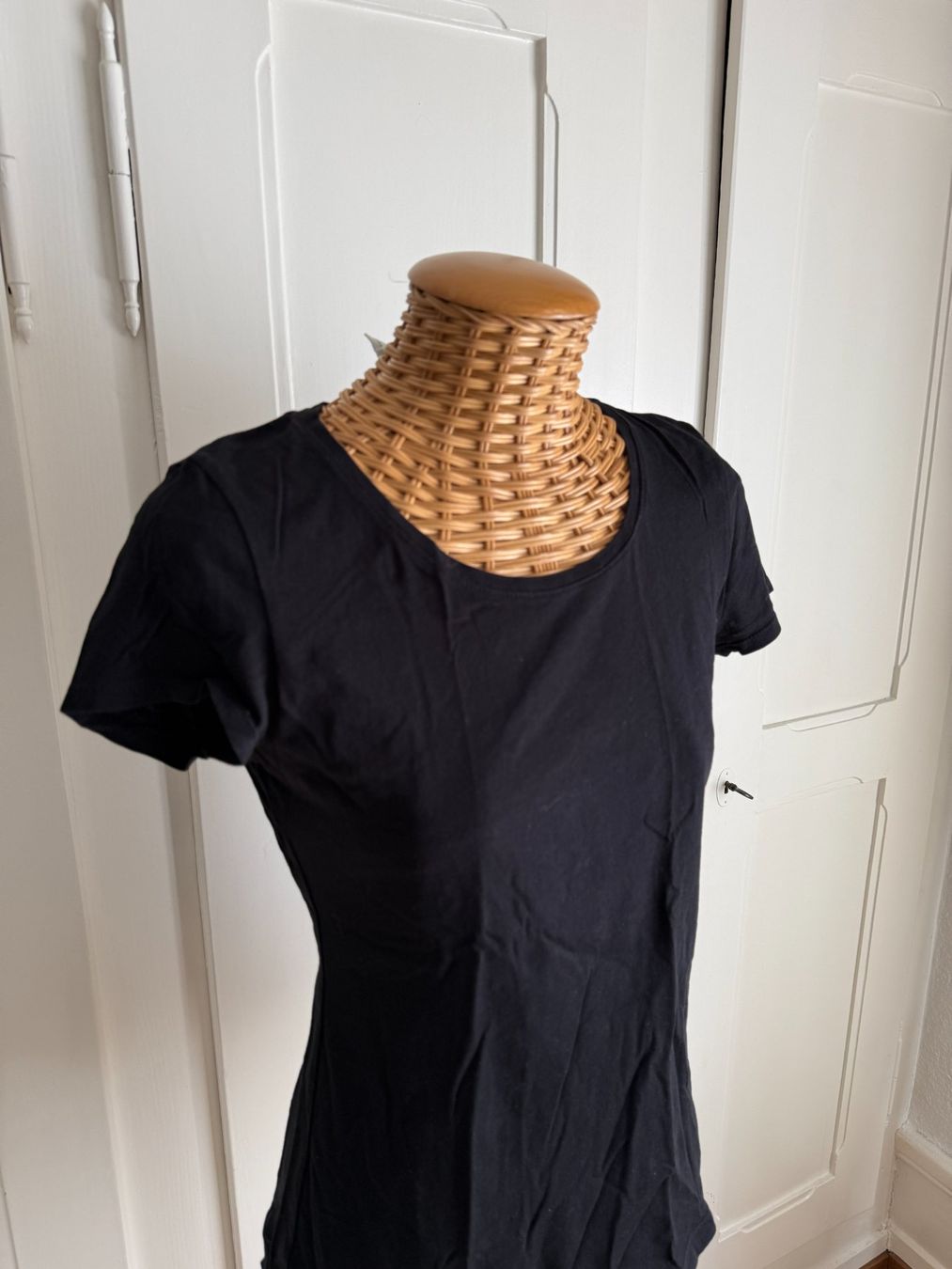 H&M T-shirts: T-Shirt schwarz M – D'occasion à Zürich par Diazaio 1