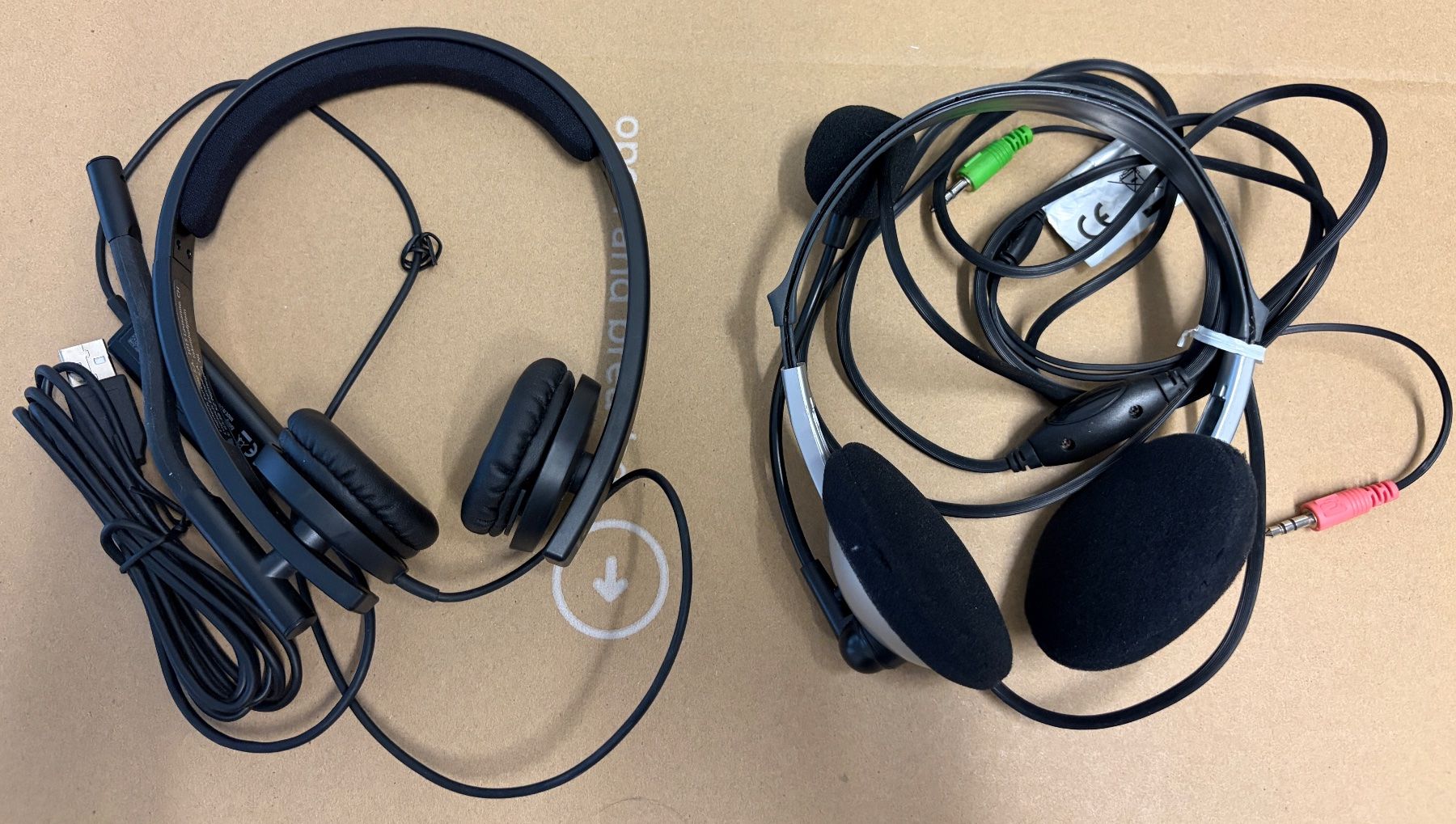 Cuffie: Headsets mit Mikrofon 2 Stk. Universal mit Klinke USB – Usato da Zürich venduto da Kloeschen78