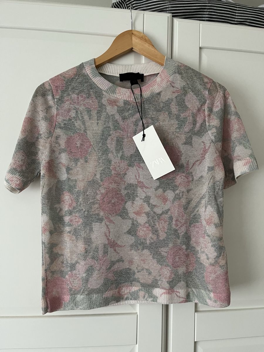 Zara Maglioni & Felpe: Blumenmuster-Strickpullover in Pastelltönen – Nuovo e nell'imballaggio originale da Allschwil venduto da eyl_bb8q 3