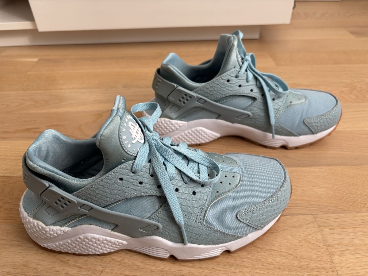 Nike Scarpe da donna: Nike Huarache hellblau, Grösse 40.5 – Nuovo (secondo la descrizione) da Neuenhof venduto da bball