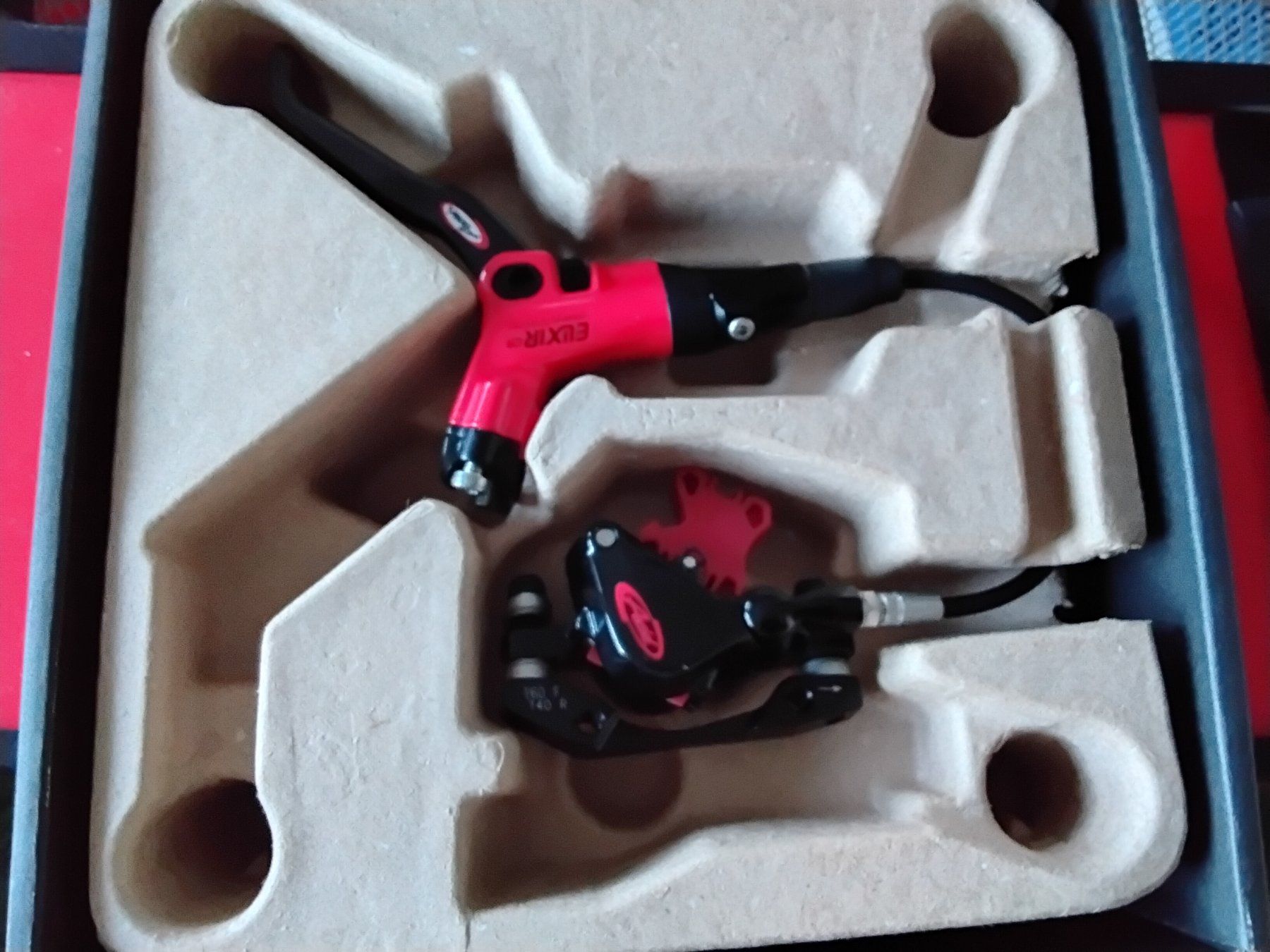 Avid Pezzi di ricambio: AVID ELIXIR CR rot/ schwarz disk brake front left 160mm – Nuovo e nell'imballaggio originale da Lohn-Ammannsegg venduto da analogis