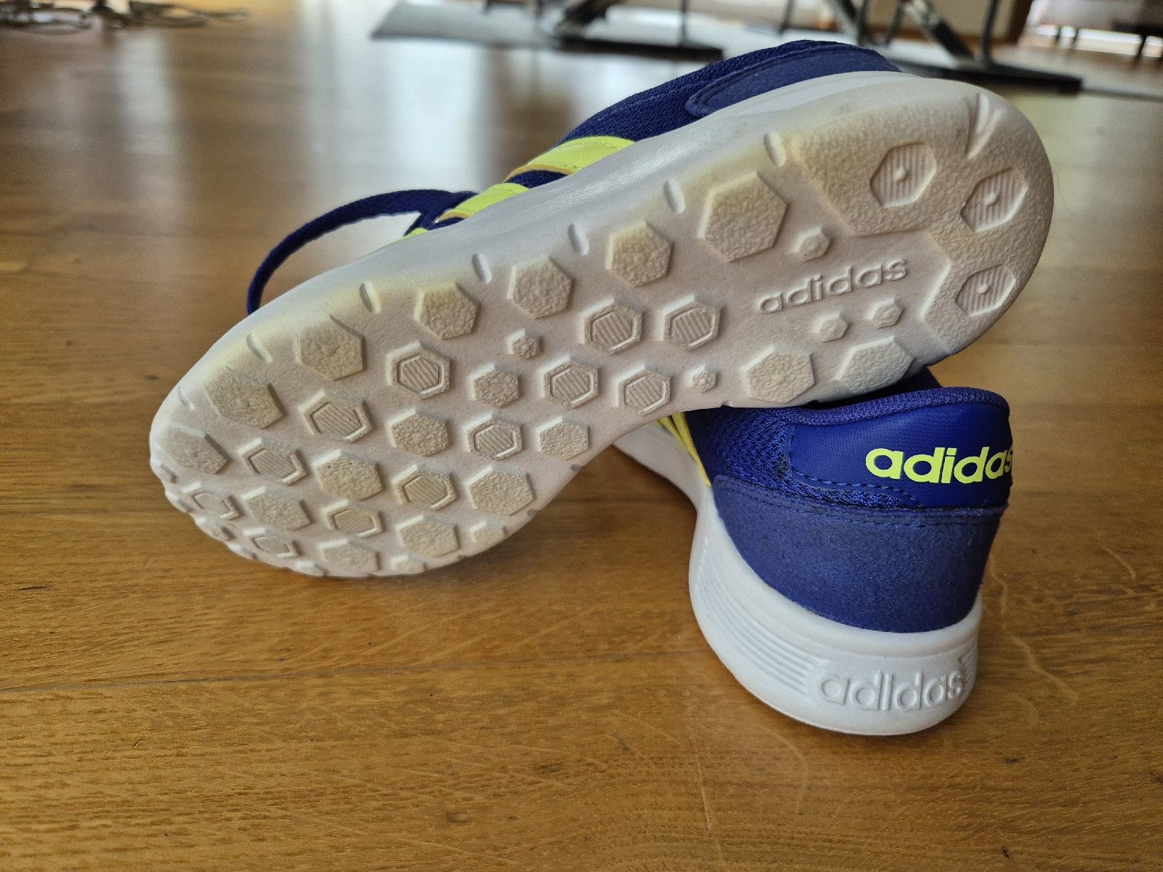 Adidas Scarpe per ragazzi: Turnschuhe Grösse 31 – Nuovo (secondo la descrizione) da Rickenbach SO venduto da S.u.n.s.h.i.n.e.83 3