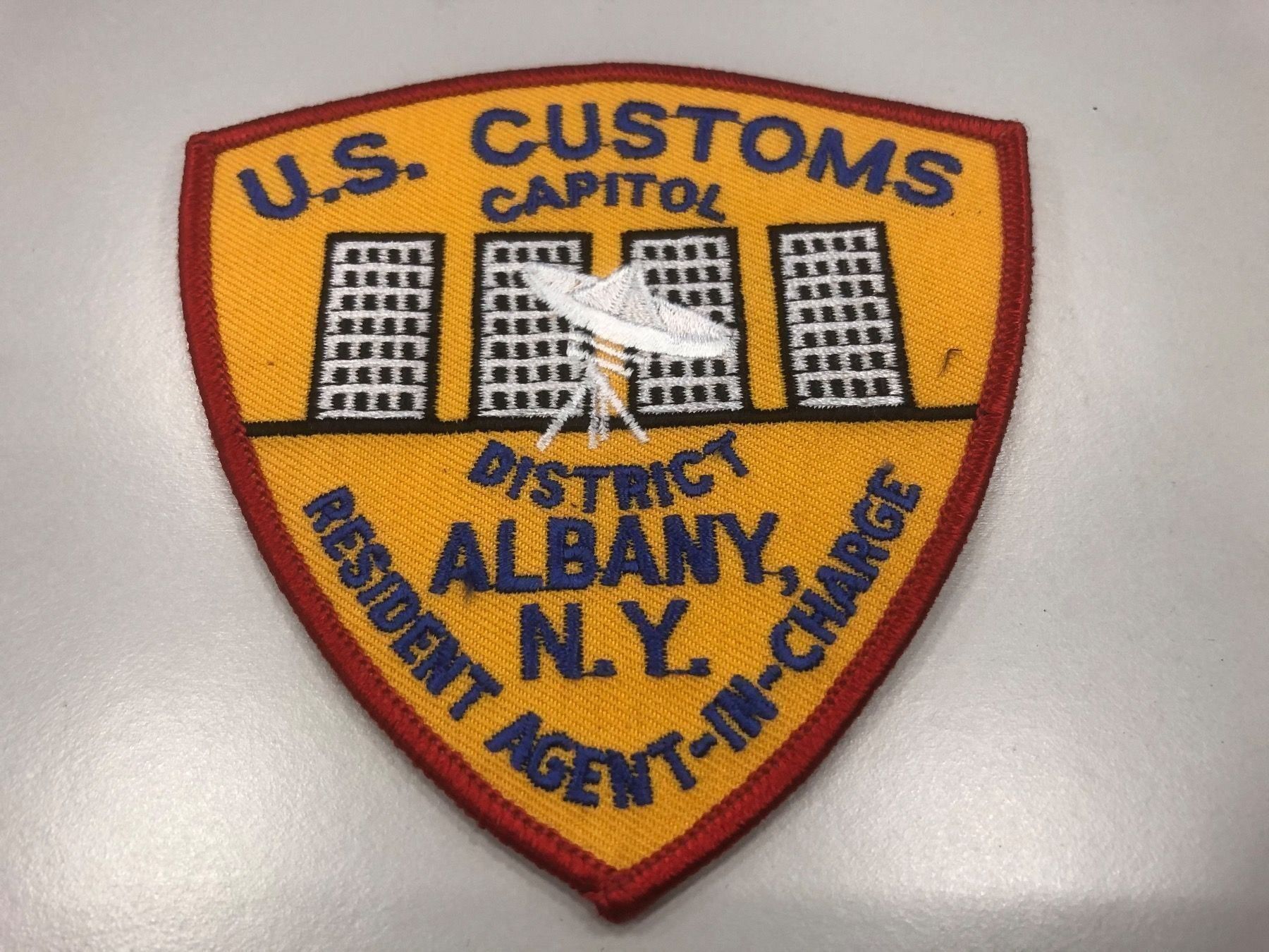 Placchette & Badge: badge abzeichen zoll customs – Usato da Lyss venduto da Schmuggler