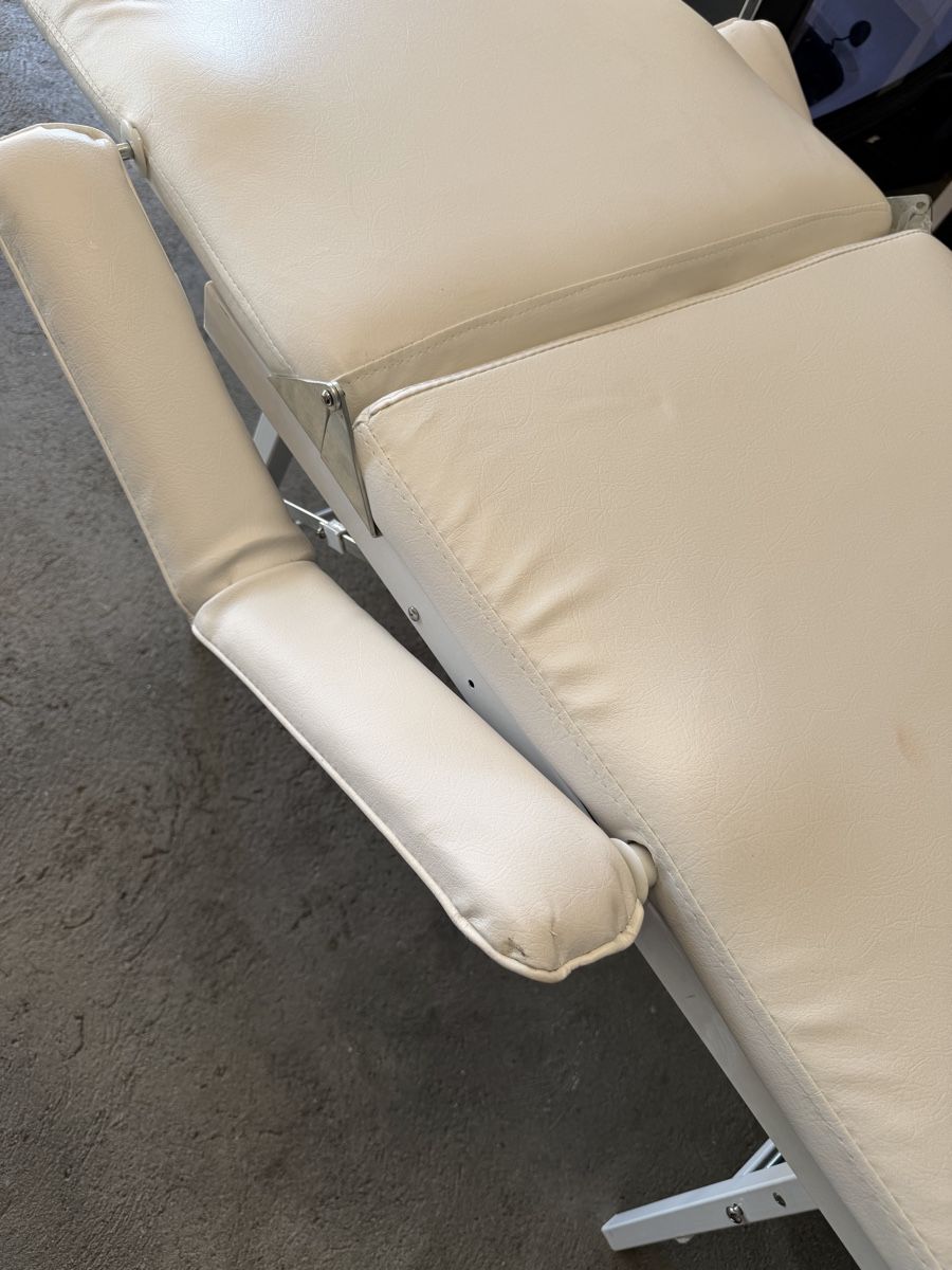Fauteuils de soin: Kosmetikliege – Défectueux à Zürich par Daveischda 3