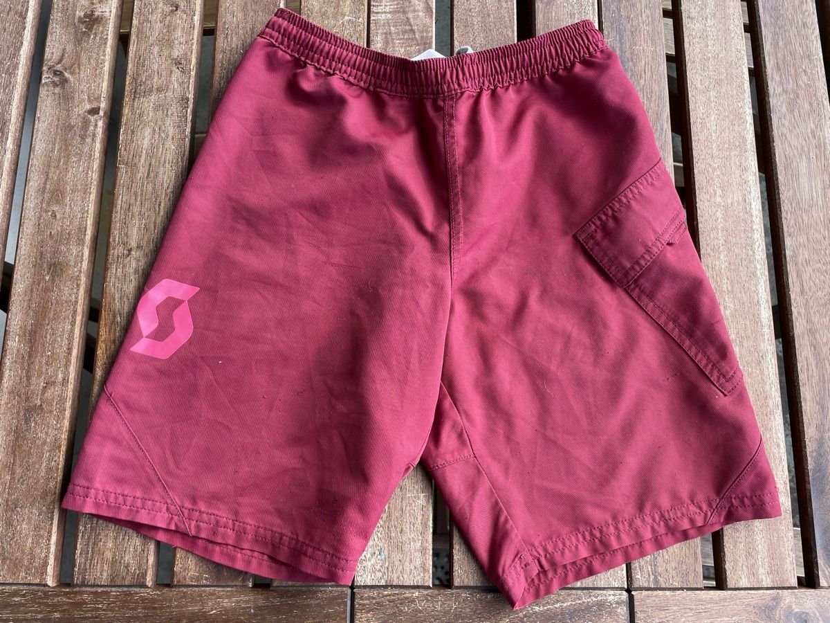 Scott Pantaloni: Scott Shorts, dunkelrot, Grösse 152 – Usato da Bern venduto da brup