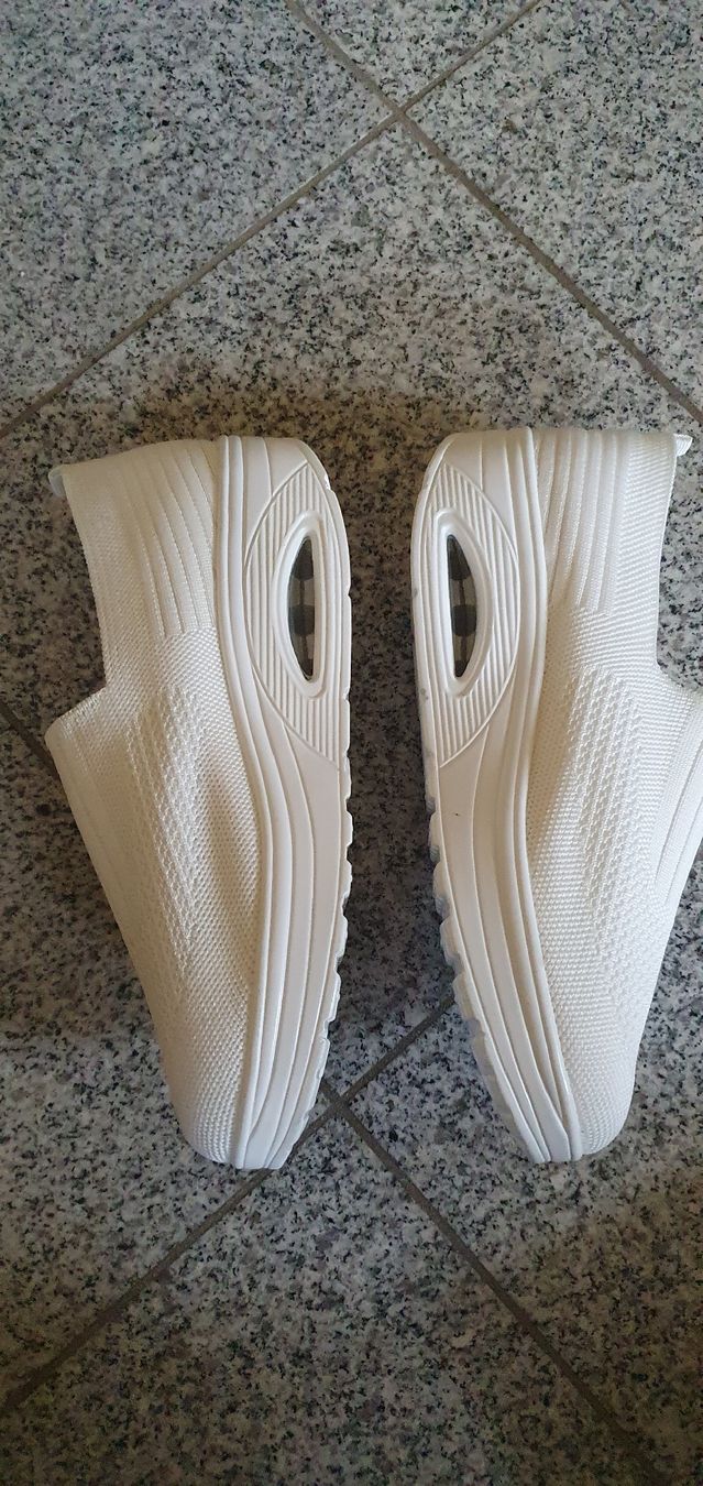 Scarpe da donna: Sommer Sneaker Weiss, Grösse 40, neu – Nuovo (secondo la descrizione) da Liestal venduto da swary007