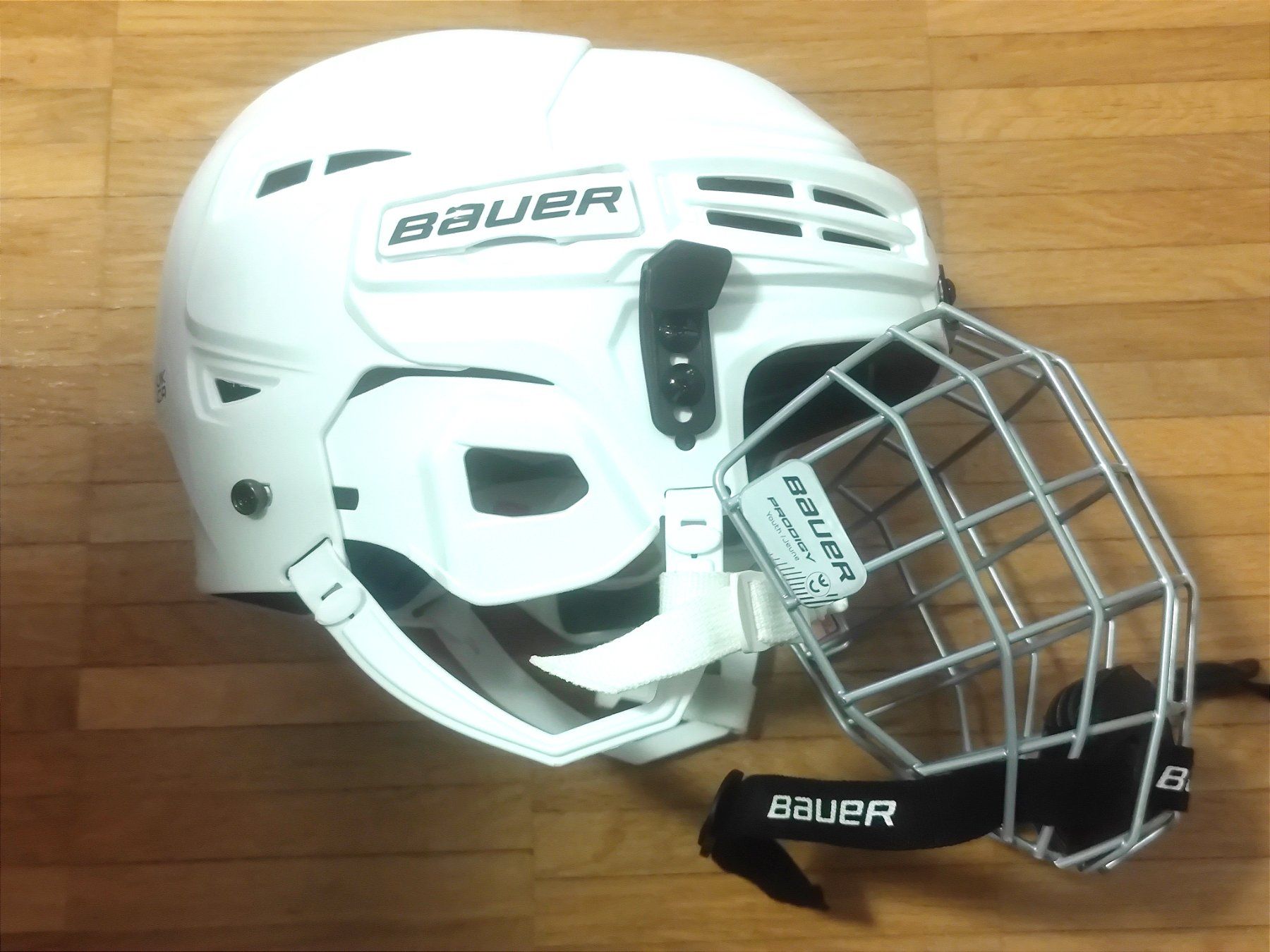 Bauer Helme: Bauer Kinder Prodigy Combo Eishockeyhelm mit Gitter Weiss – Gebraucht aus Zürich von